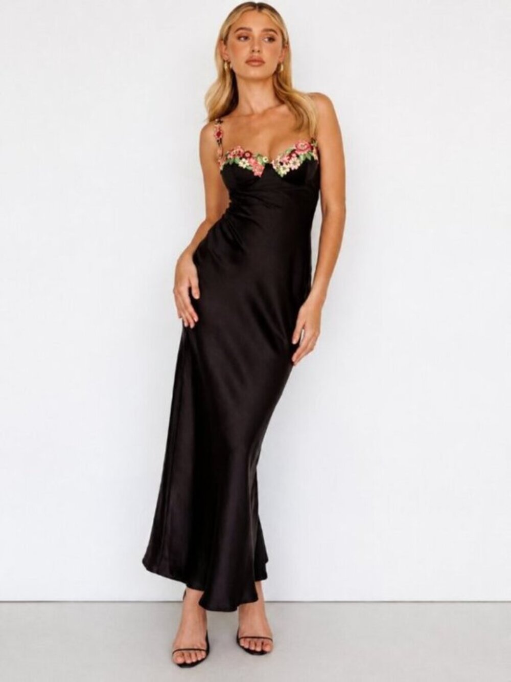 Selfie Leslie Rose Garden Floral Applique Satin Maxi Dress Black NWT M
